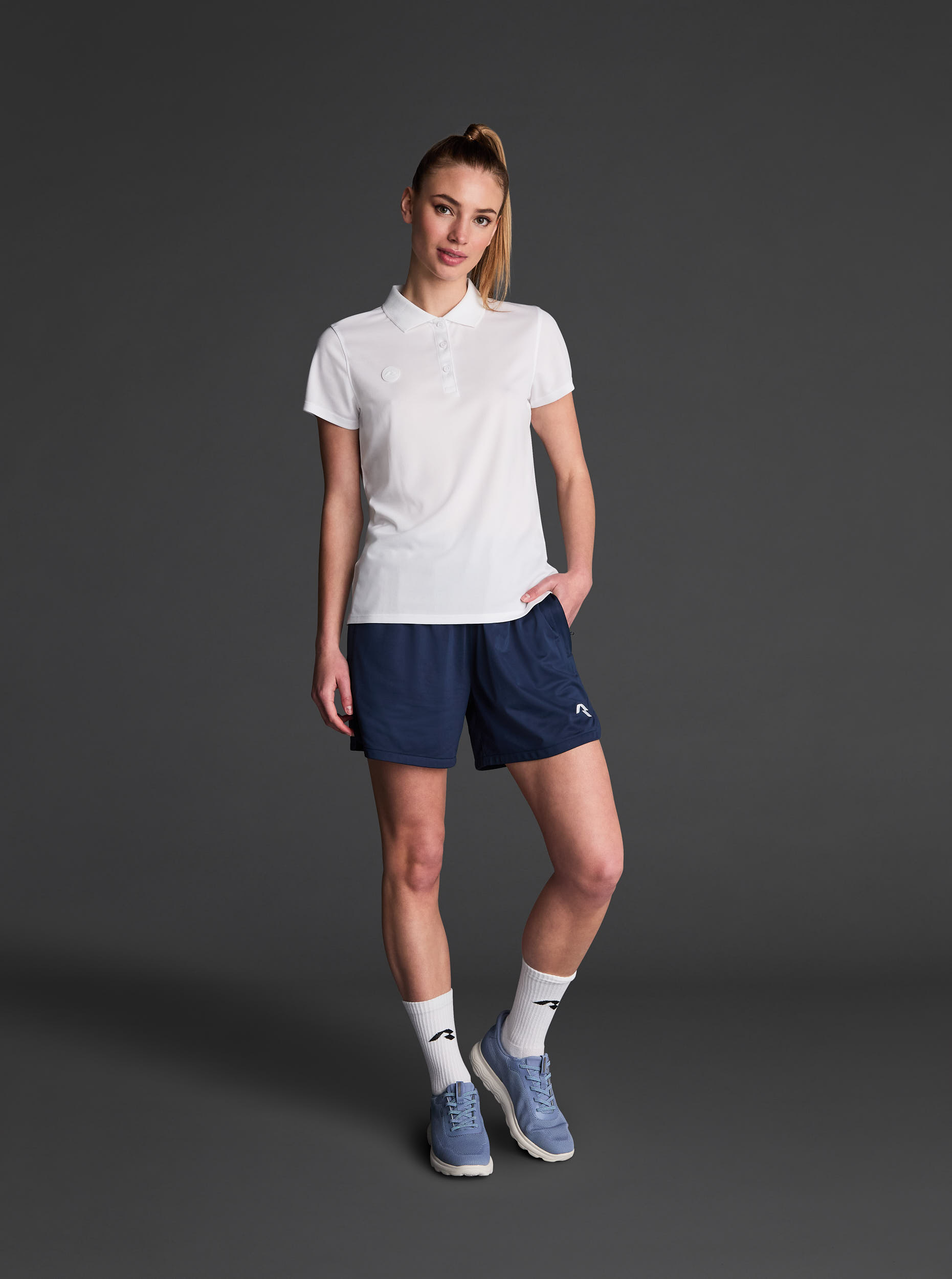 musai-0108-bijela-model Ženska polo majica Rangi – Bijela, na modelu