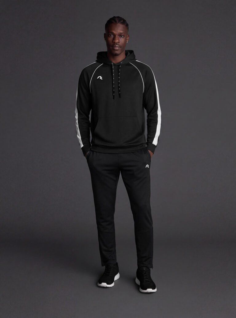 Hoodie Afiki – Crna / Bijela, na modelu
