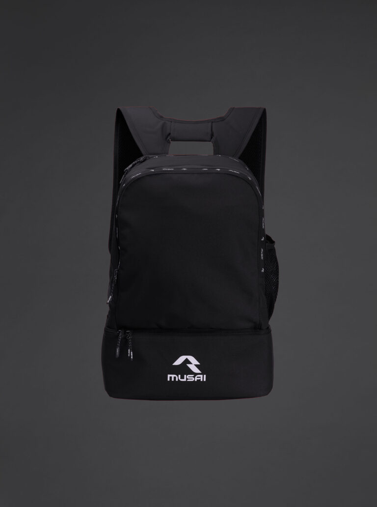Sportski ruksak Zote 30 l – Crna, na modelu
