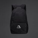 Sportski ruksak Kiatu 45 l – Crna, na modelu